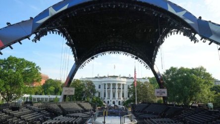 ΗΠΑ: Ο Τραμπ έστησε UFC “κλουβί” στον Λευκό Οίκο με κόστος 60 εκατ. δολάρια – Αντιδράσεις για το πάρτι γενεθλίων δημοσία δαπάνη (Bίντεο)