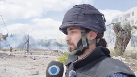 Λίβανος: Η στιγμή που δημοσιογράφος τραυματίζεται από θραύσματα ισραηλινών drones (Βίντεο)
