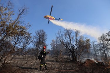 Τριήμερος συναγερμός για φωτιές: Πολύ επικίνδυνη η Παρασκευή με μελτέμια έως 8 μποφόρ