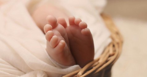 Πάτρα: Συνελήφθη η μητέρα του 7 μηνών βρέφους με το κάταγμα – Τι ισχυρίζεται
