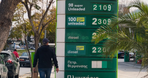 Πού θα βρείτε τη χαμηλότερη και πού την υψηλότερη τιμή στη βενζίνη