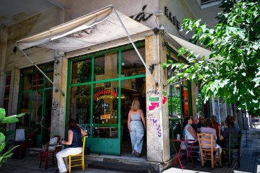 Η ιστορική Μουριά των Εξαρχείων απειλείται με λουκέτο μετά από έναν αιώνα λειτουργίας – Η έκκληση του ιδιοκτήτη