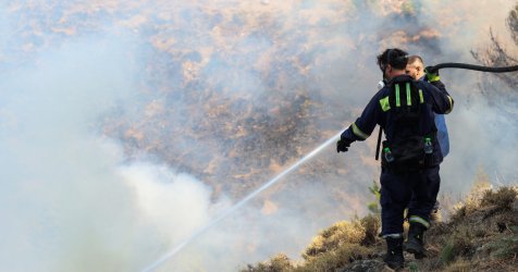 Φωτιά στο δήμο Σαρωνικού – Τέθηκε άμεσα υπό έλεγχο