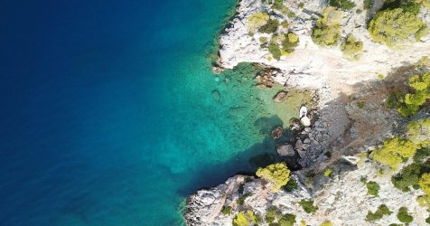Οι καλύτερες ανοργάνωτες παραλίες της Αττικής