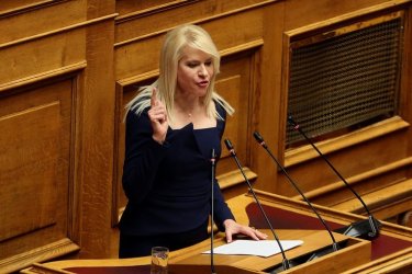 «Κασσελάκης: Η Καθαίρεση της Τζάκρη και η Στροφή προς το Φιλελεύθερο Κέντρο»