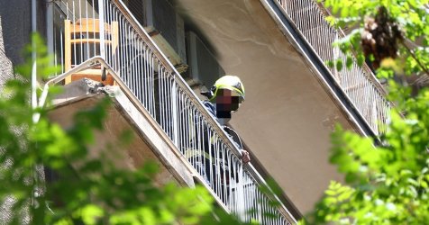 Φωτιά στην Ομόνοια: Διασωληνώθηκε ο 40χρονος πολυεγκαυματίας από το φλεγόμενο ξενοδοχείο