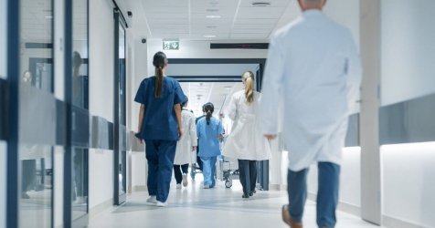 Λήμνος: 87χρονος ξυλοκόπησε γιατρούς και νοσηλεύτρια στο νοσοκομείο – Αφέθηκε ελεύθερος
