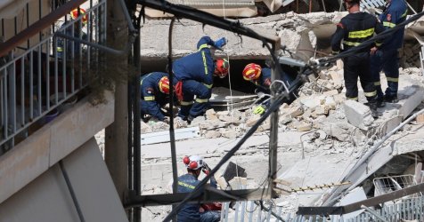 Κατάρρευση πολυκατοικίας στα Πετράλωνα: Εντοπίστηκαν τέσσερις αγνοούμενοι – Συνεχίζονται οι έρευνες στα ερείπια