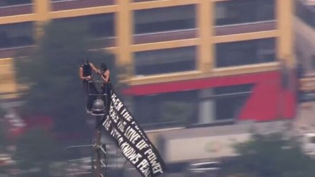 Viral πρόταση γάμου στο Empire State – Ζευγάρι ανέβηκε στην κορυφή του ουρανοξύστη (Βίντεο)