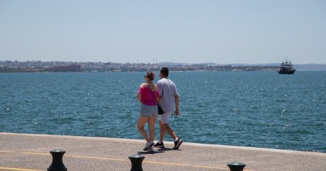 Καιρός: Έως 36 βαθμούς η θερμοκρασία αύριο – Βροχές στα ορεινά και άνεμοι 7 μποφόρ