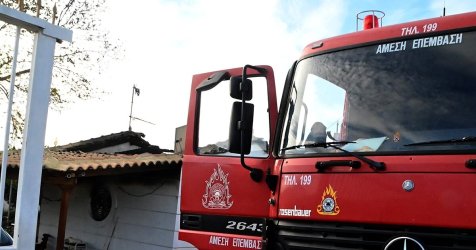 Φωτιά σε διαμέρισμα στην Καλλιθέα: Χωρίς τις αισθήσεις του ένας ηλικιωμένος