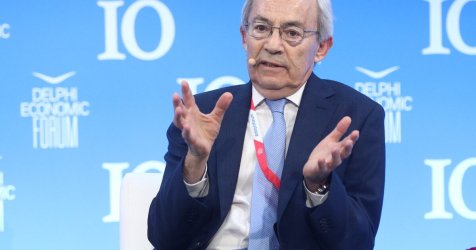«Χριστόφορος Πισσαρίδης: Ο Νομπελίστας που αμφισβητεί τις υπεραισιόδοξες προβλέψεις για την AI και την παραγωγικότητα στην Ευρώπη»