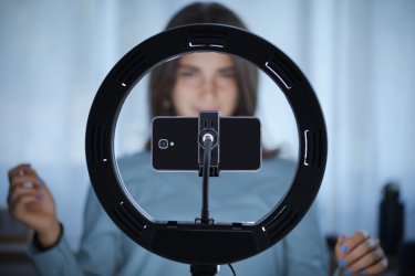 Πώς 54 αναρτήσεις στο Instagram στοίχισαν 70.000 ευρώ σε γνωστή influencer