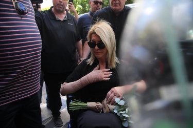 Το τελευταίο αντίο στη Βάγια Νέστορα στην Κοζάνη – Με ασθενοφόρο έφτασε η κόρη της (εικόνες, βίντεο)