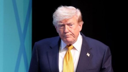 Στο “στόχαστρο” του Τραμπ οι New York Times: Τέσσερις δημοσιογράφοι στα δικαστήρια μετά το ρεπορτάζ για κενά ασφαλείας στο νέο Air Force One που δώρισε το Κατάρ στον Αμερικανό πρόεδρο