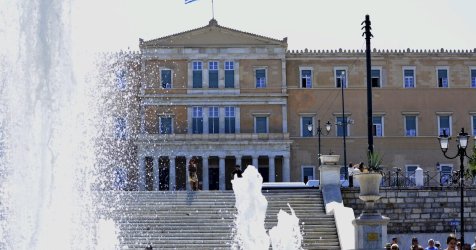 Καιρός: Ποιες περιοχές θα δουν 39 βαθμούς την Κυριακή (12/7) και πού αναμένονται βροχές