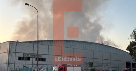 Φωτιά στο Γουδή: Μεγάλη πυρκαγιά στο Badminton Theater – Ήχησε το 112 (εικόνες, βίντεο)