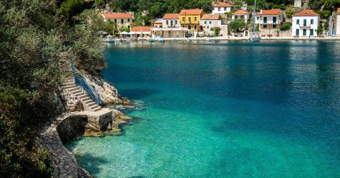 Το καταπράσινο, μυθικό ελληνικό νησί που αποθεώνουν οι Γάλλοι