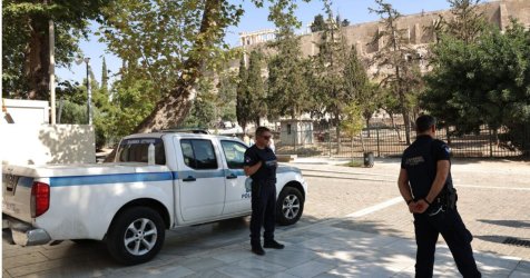 Ακρόπολη: Είχε συλληφθεί άλλες δύο φορές ο 60χρονος που μαχαίρωσε τους τουρίστες