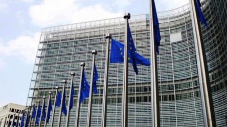 Ελλάδα: Μπλοκάρει το νέο πακέτο κυρώσεων της ΕΕ κατά της Ρωσίας λόγω της ναυτιλίας και του ρωσικού LNG