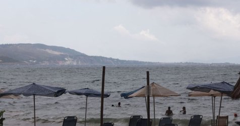 «Σπάνια» κακοκαιρία την Παρασκευή: Από χαλάζι έως υδροστρόβιλους