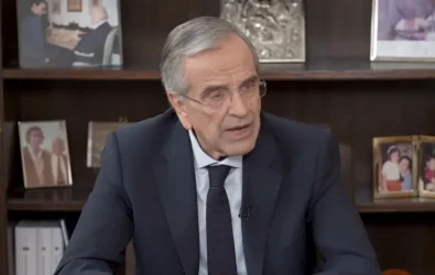 Γιατί όλη η «δεξιά πολυκατοικία» περιμένει τον Σαμαρά