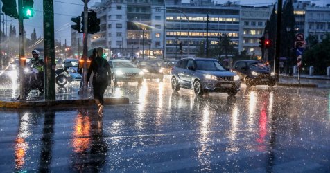 Από τον καύσωνα στην κακοκαιρία εξπρές: Ραγδαία αλλαγή του καιρού τις επόμενες ώρες