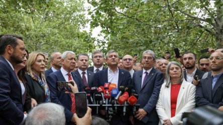 Τουρκία: Διάσπαση στο CHP – Ο Οζγκιούρ Οζέλ ίδρυσε το “Νέο Κόμμα” και εξελέγη πρόεδρος