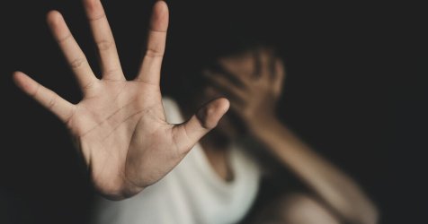 «Ήθελε να σκοτώσει το παιδί μου» – Η κατάθεση της εγκύου μετά τον ξυλοδαρμό στην Καλλιθέα