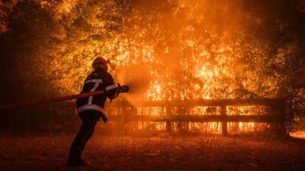 Πύρινη κόλαση στη Γαλλία: Μαίνεται η πυρκαγιά στο Μπορντό, πάνω από 280.000 άνθρωποι έχουν απομακρυνθεί – Καλύτερη η εικόνα στη Μαδρίτη (Βίντεο)