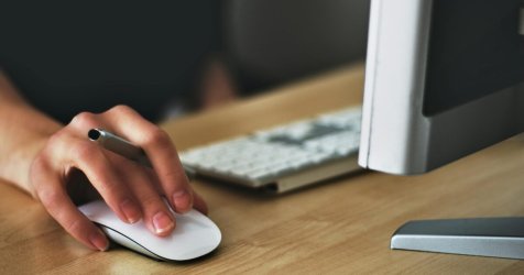 Τέλος σε 25 βασικά δικαιολογητικά στο Δημόσιο με τον νέο νόμο – Τι αλλάζει στις αιτήσεις συνταξιοδότησης και τον ΑΜΚΑ