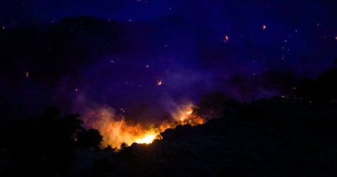 Στο μικροσκόπιο της Πυροσβεστικής κολώνα ηλεκτροδότησης για τη μεγάλη φωτιά στο Ρέθυμνο