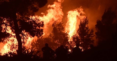 Νύχτα τρόμου στο Πόρτο Γερμενό: Δραματικές μάχες με τις φλόγες (Εικόνες, Βίντεο)