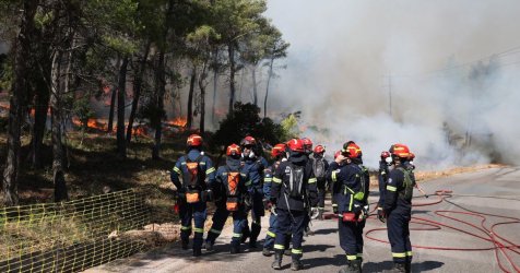 Πύρινος εφιάλτης: Η φωτιά πλησιάζει τα Μέγαρα – Μπαράζ 112 για εκκένωση, δεν επιχειρούν τα αεροσκάφη – LIVE BLOG
