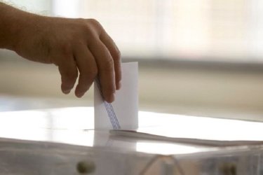 H ΝΔ ξαναμετράει τα υπέρ και τα κατά των εκλογών την άνοιξη
