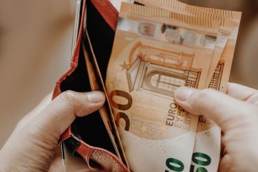 Άγνωστο επίδομα από τον ΕΦΚΑ: Ποιοι δικαιούνται έως 846 ευρώ τον μήνα
