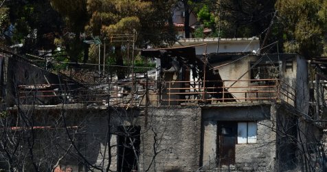 Αποκαΐδια δεκάδες σπίτια σε Αττική και Βοιωτία: «Δεν έχουμε λεφτά να τα φτιάξουμε» (εικόνες, βίντεο)