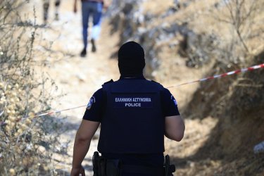 Λυκαβηττός: Σε 57χρονη ανήκει η σορός που βρέθηκε στη σπηλιά – Τα πρώτα ευρήματα του ιατροδικαστή