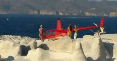 «Πάρκαραν» το ελικόπτερο στο Σαρακήνικο για να ρίξουν μια βουτιά (Βίντεο)