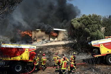 Politico: Το απαρχαιωμένο δίκτυο ηλεκτρισμού ευθύνεται για το 75% των πυρκαγιών στην Ελλάδα