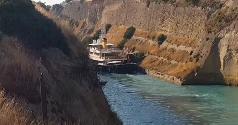 Superyacht αξίας 50 εκατ. δολαρίων σέρνεται στα τοιχώματα του Ισθμού της Κορίνθου (βίντεο)