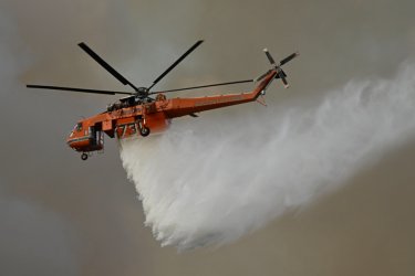Φωτιά στο Ακόντιο Βοιωτίας – Σηκώθηκαν δύο εναέρια μέσα