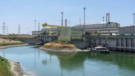 Ουγγαρία: Βυθίζει δύο φορτηγίδες  κοντά σε πυρηνικό εργοστάσιο για να εξασφαλιστεί η ψύξη του