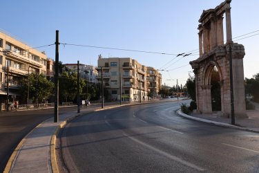 Δεκαπενταύγουστος στην πρωτεύουσα: Εικόνες ερήμωσης και απόλυτης ησυχίας στην Αθήνα