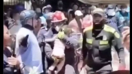 Κολομβία: “Θαύμα” στα ερείπια – Έβγαλαν ζωντανή 3χρονη μετά από 100 ώρες (Βίντεο)