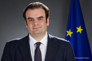 Le Point: «Κυριάκος Πιερρακάκης, ο Έλληνας που θέλει να ξυπνήσει την Ευρώπη»