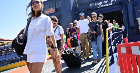 Ξεκίνησε η επιστροφή των αδειούχων – Πάνω από 90.000 επιβάτες στα λιμάνια της Αττικής