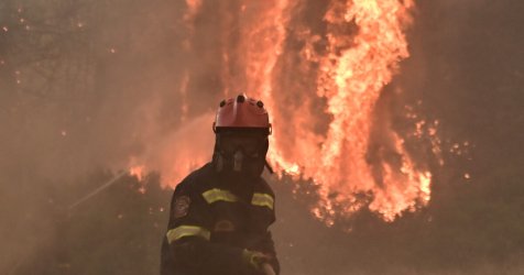 Χειροπέδες για εμπρησμό από πρόθεση σε 46χρονο στα Τρίκαλα