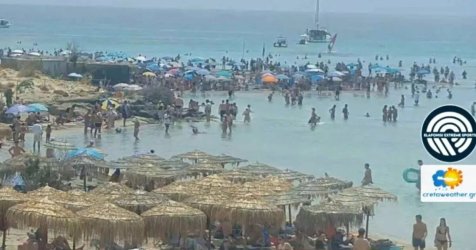 «Βούλιαξε» από λουόμενους το Ελαφονήσι – Δείτε εικόνες