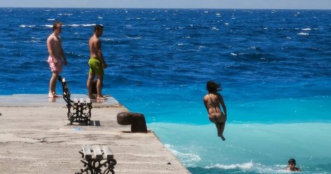 Ο Αύγουστος φεύγει με «εμμονική» ζέστη: 8 ημέρες καύσωνα, σενάρια για 42άρια